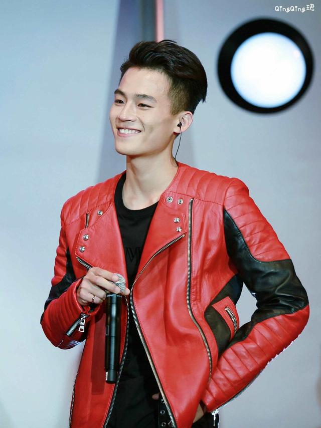 欧豪取关多人狂删微博?网友目测:这怕是要弯哟