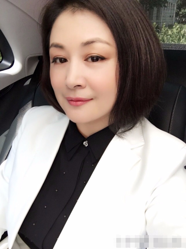 46岁于月仙气色好，胖老公把她宠成小公主，为了事业至今不要孩子