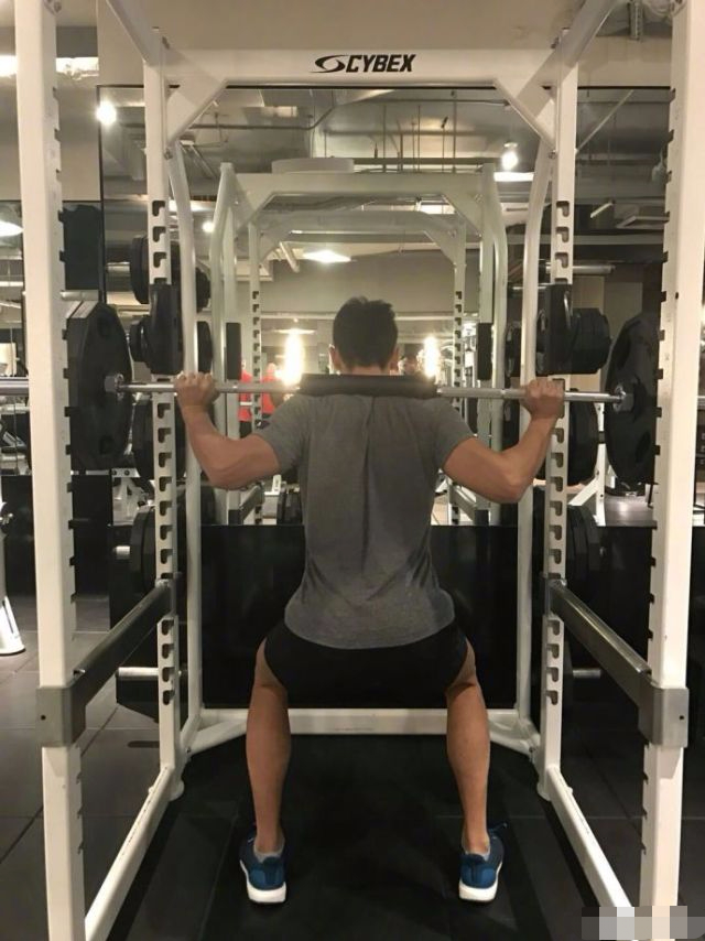 被游泳耽误的最帅足球运动员!宁泽涛与AC米兰