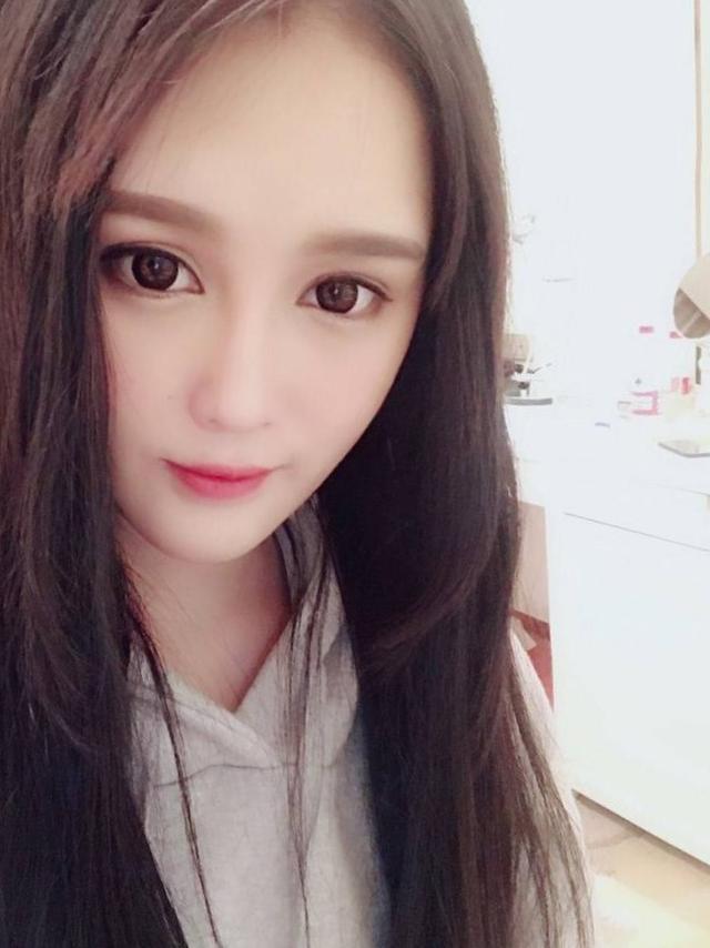赵本山女儿球球首部作品暴露演技,一百万粉丝全力支持!