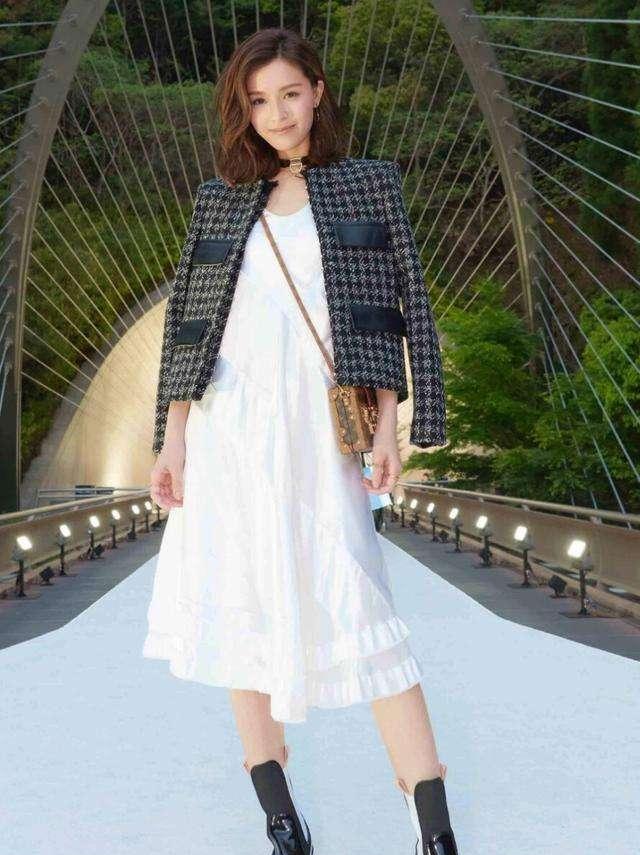 为拍戏,她被黄秋生扇8个巴掌,出场自带光环,还