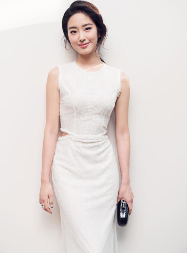 杨采钰泳装图片大全