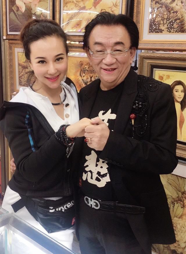 71岁侯耀华陪女徒弟四天四夜,儿子怒喷:垃圾,望洁身自好!