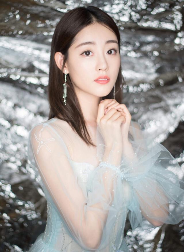 唐嫣旗下艺人出演赵敏,杨幂旗下艺人出演周芷