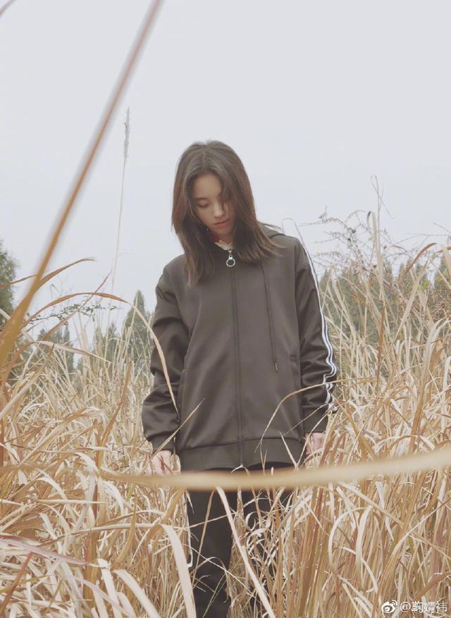 鞠婧祎到底有多高？人群中放眼望去她最矮