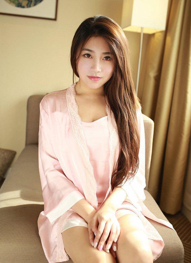 甜美气质高雅大方美女,如丝般清澈纯净美好