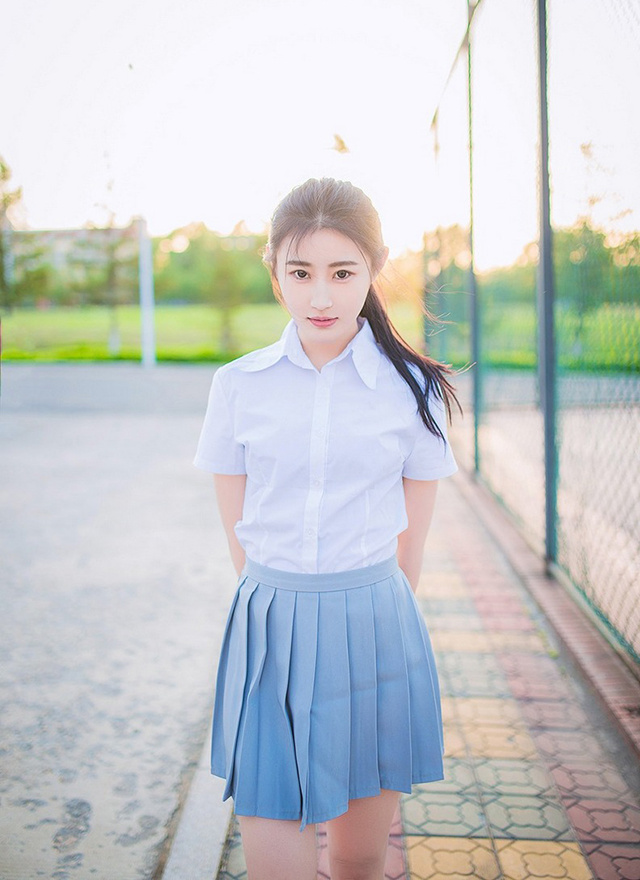 高校清纯美女校花校园生活写真