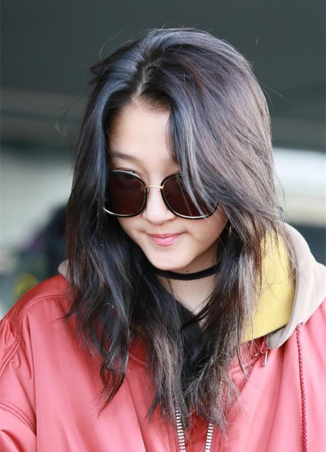 没娜扎的天鹅颈就别乱戴狗链儿了,关晓彤林允