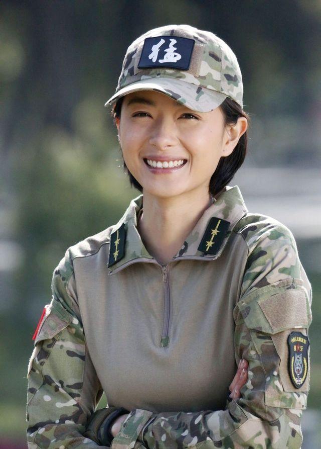 军装女神——万茜!！,非常值得看的一篇文章