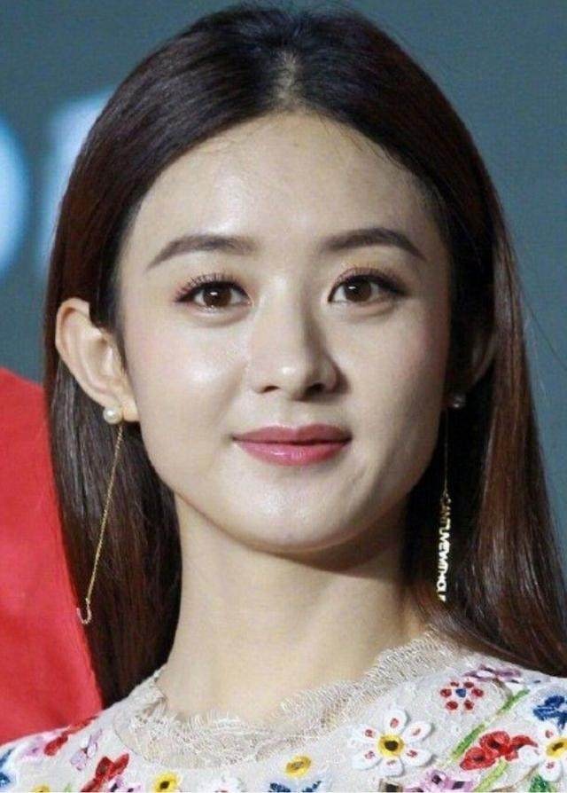 赵丽颖不论戴什么都很心爱的赶脚,娃娃脸也是没谁了