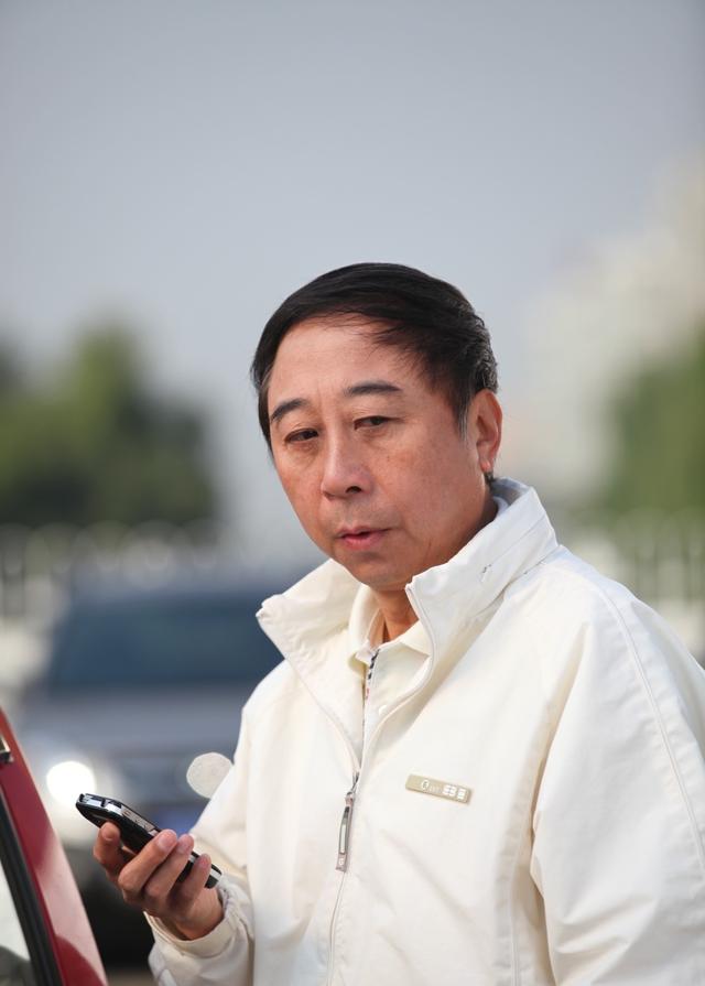 著名小品演员冯巩当选中央副主席,竞选稿:我想死你们啦!