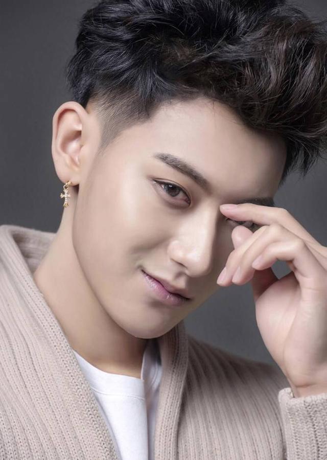 子韬新剧曝光,没想到剧中还有她,网友大喊快点播