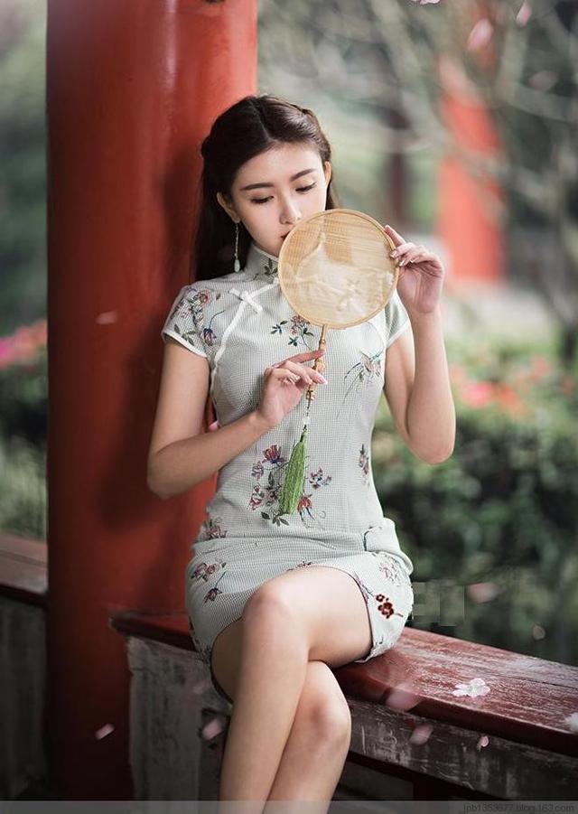 摄影:温柔可人的江南女子,烟雨蒙蒙