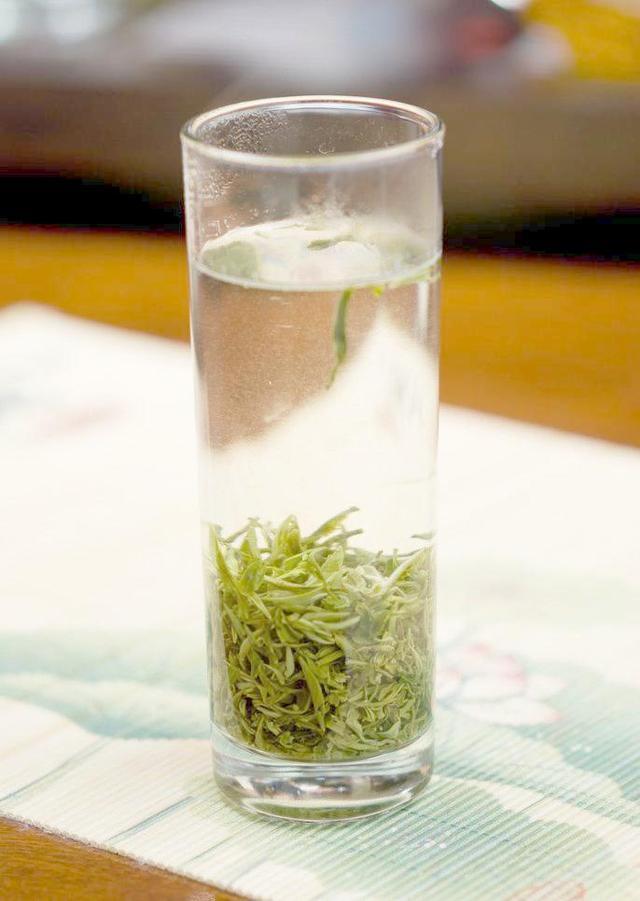 茶叶中含有人体所需要的大量元素和微量元素,其含有的茶多酚具有防止