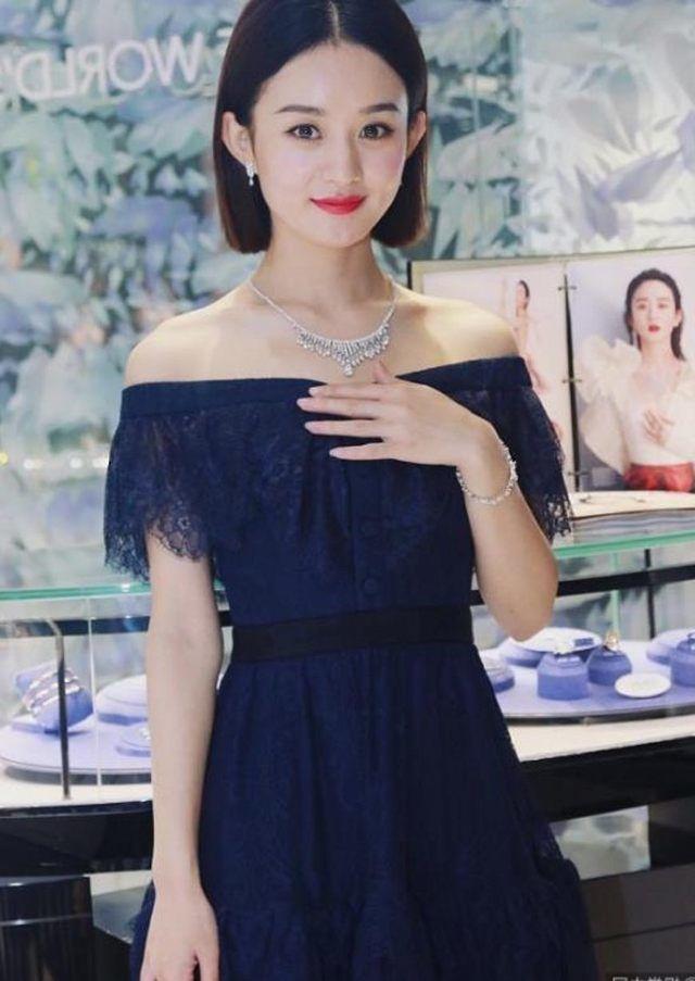 第二名 迪丽热巴是个来自新疆的美女,她的外表很美,气质独特.