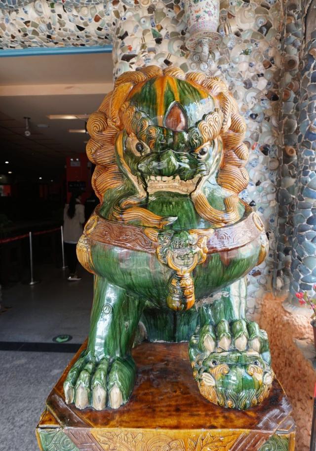 天花娉婷下如雨,狻猊坐上师子语