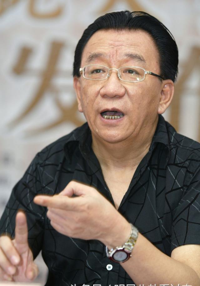 何云伟一笑一哭无人懂,只有侯耀华用神一般的