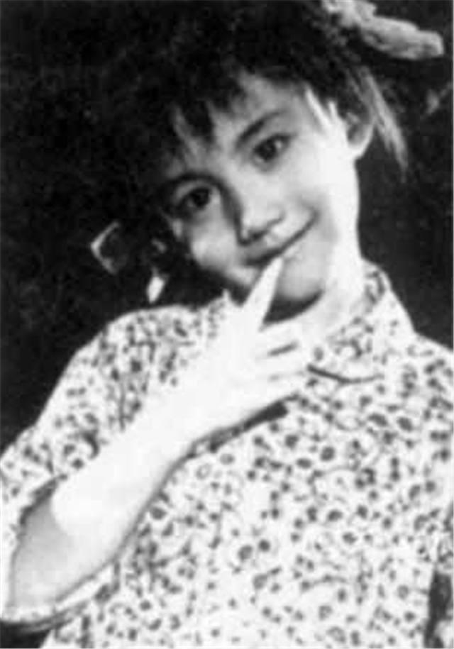 黄磊最尊敬的人,曾让黄磊男扮女装,今81岁坐拥