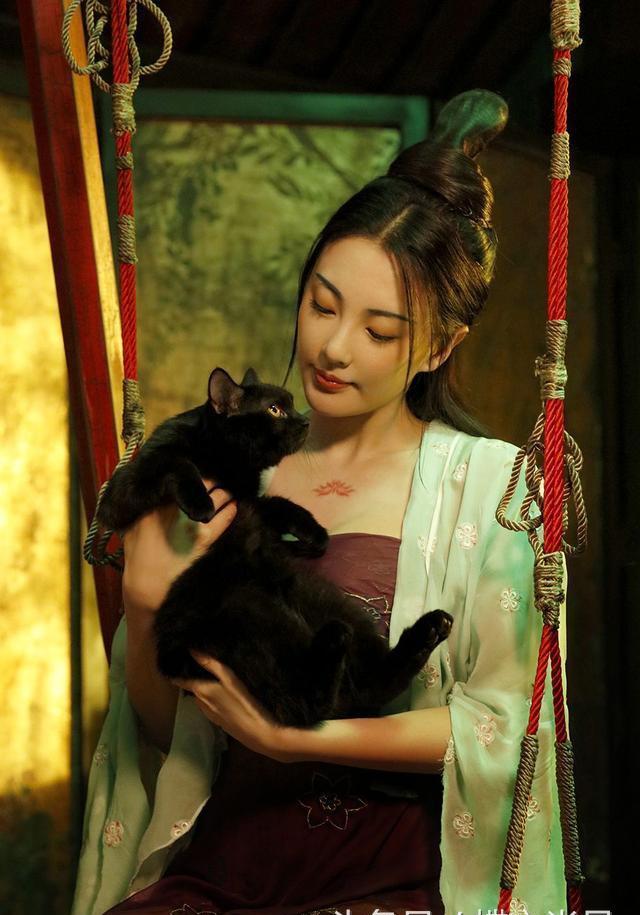 《妖猫传:那些大尺度的服装搭配竟然成为了时尚圈的灵感之一