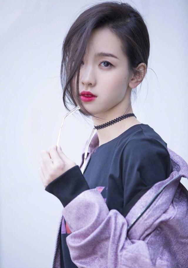 别再吹陈都灵的颜了，她除了腿好看哪不被奶茶妹妹甩八条街?