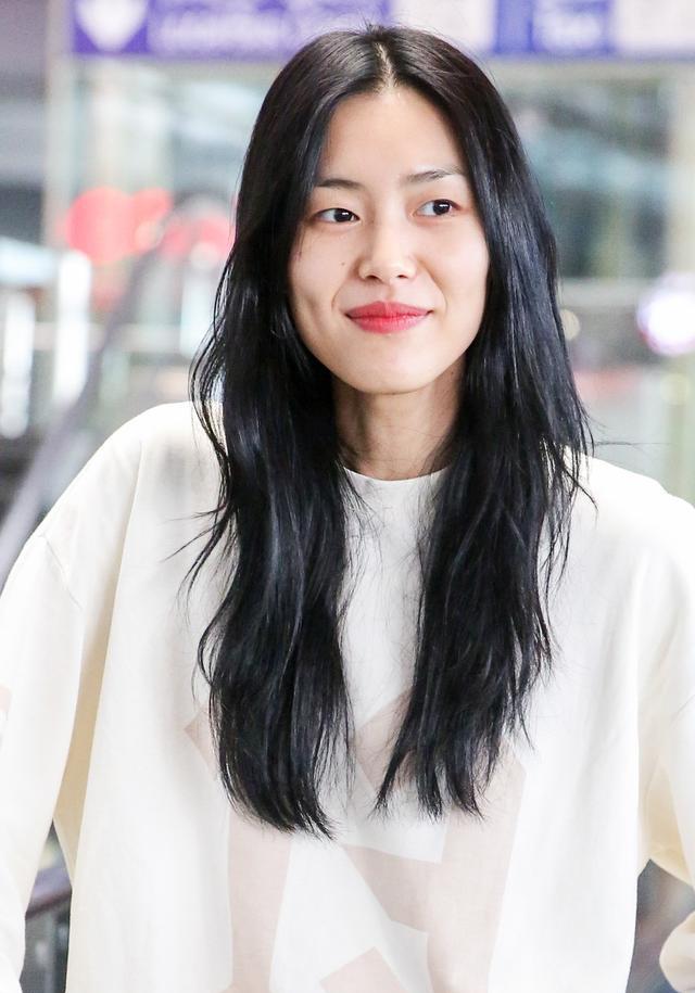 大表姐刘雯成进入2017福布斯排行榜唯一亚洲模特,网友:碉堡了!