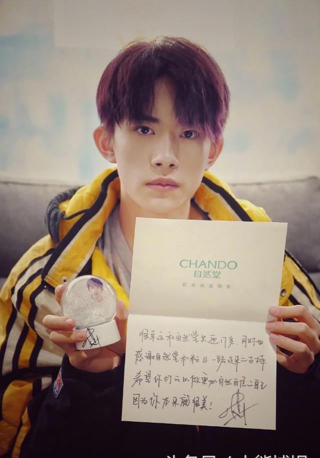 易烊千玺17岁生日,感谢你们的支持与陪伴,一起加油!