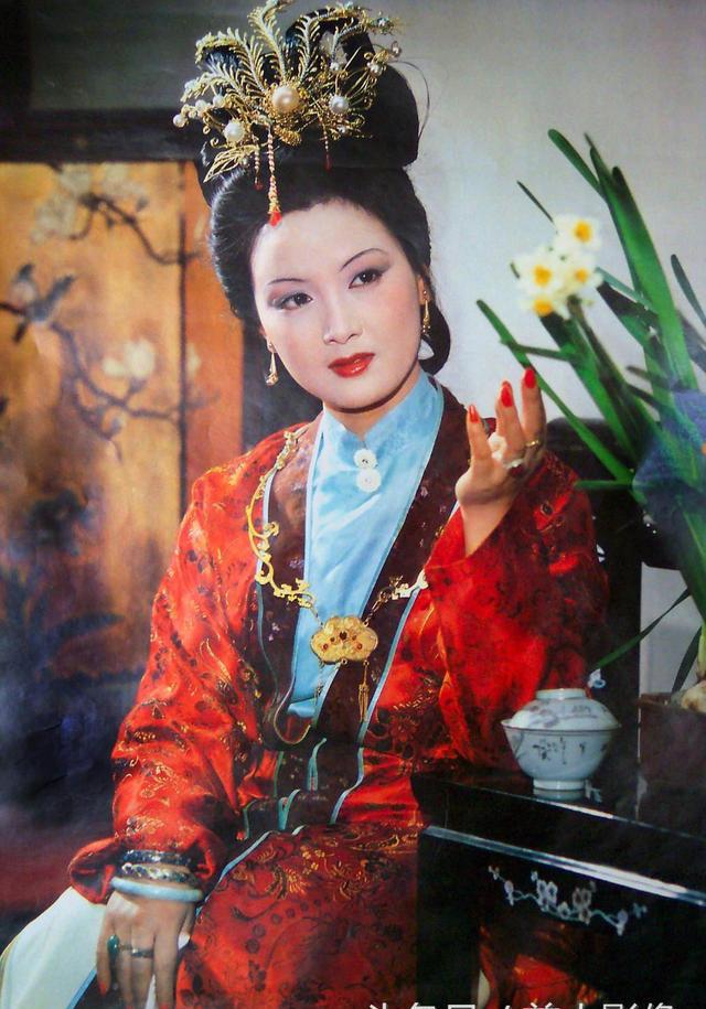 邓婕的王熙凤珍贵剧照几十张，太惊为天人了，无人超越