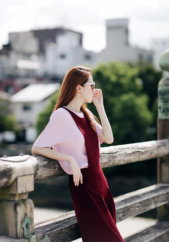 青年演员张雯旅拍写真曝光 演绎甜美幸福时刻