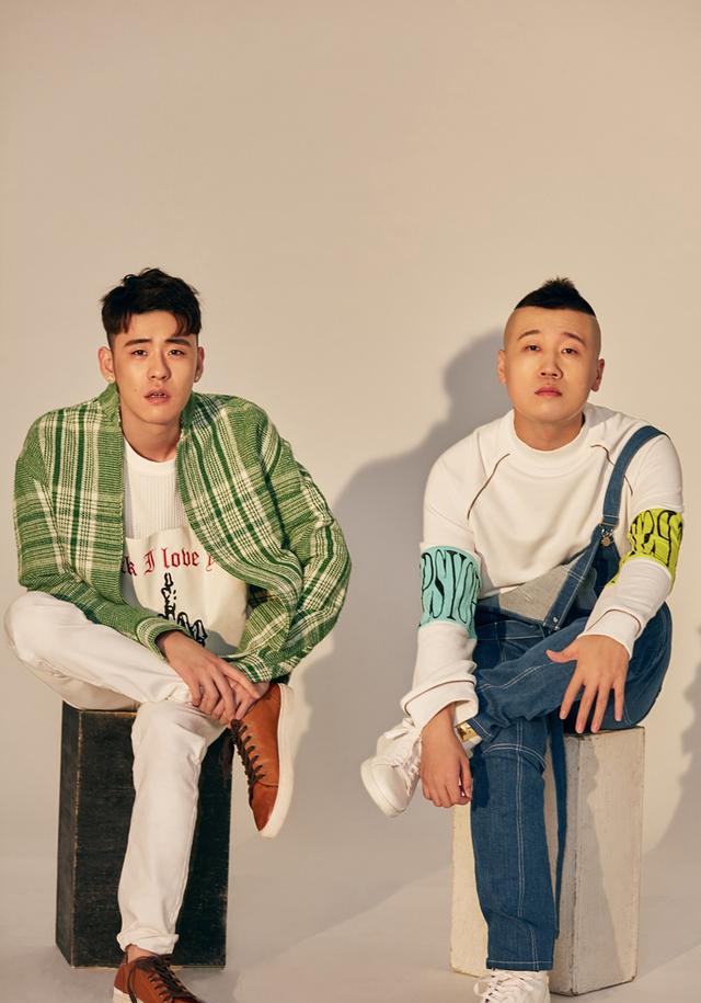 相声只能是长衫大褂?张云雷杨九郎颠覆传统,西