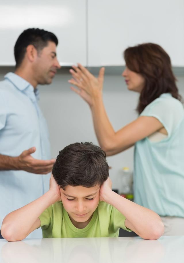 夫妻吵架对孩子的影响 父母争吵会伤害孩子吗