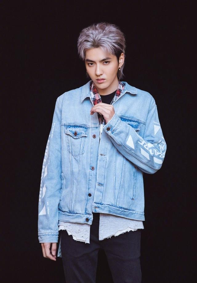 长沙演唱会吴亦凡清新牛仔衣搭配新发型 可盐