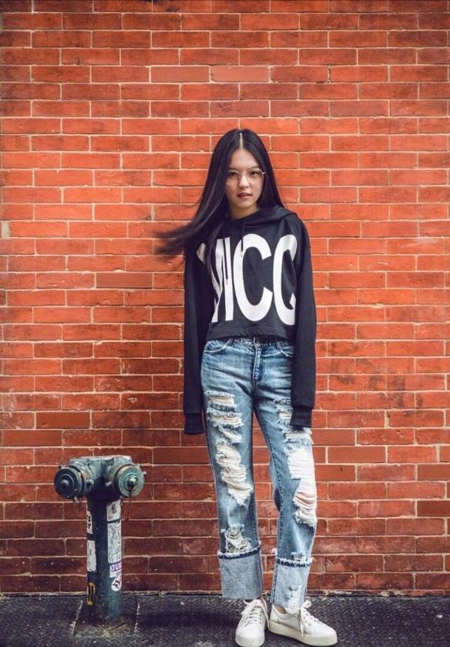 李咏16岁女儿近照曝光,整了牙,割了双眼皮,差点