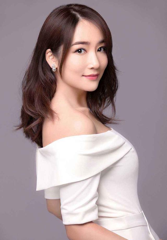 苗族女歌手:杨姣