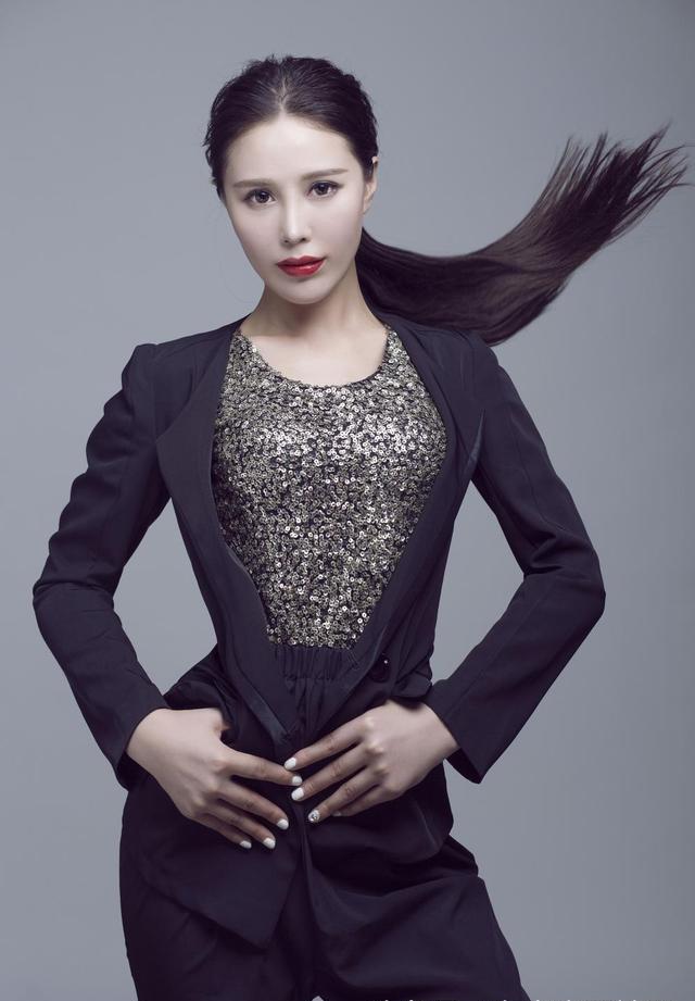 《美人鱼2》女主角人鱼姗姗甘雯霖深圳湾试机