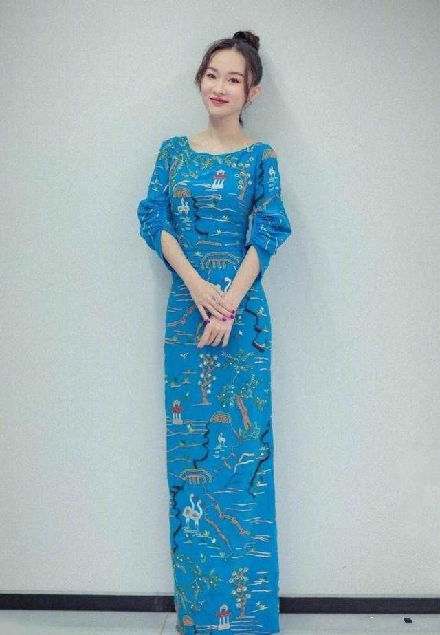 霍思燕这胯真宽, 鱼尾裙穿成这样, 网友: 怪不得