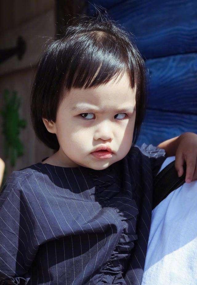 包贝尔带饺子去剪头发,饺子对发型很嫌弃