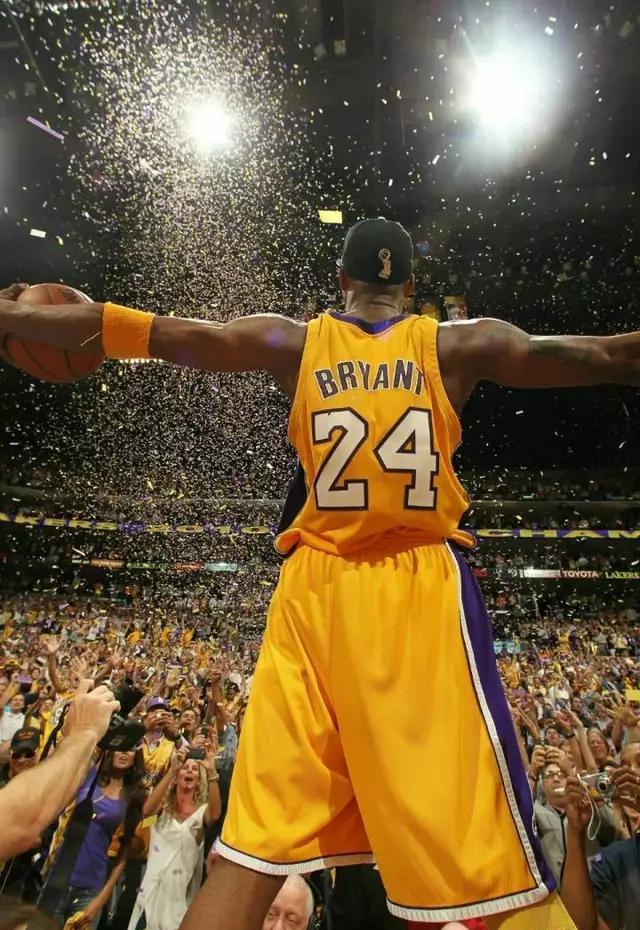 那一天宣告了科比的时代落下了帷幕,nba职业生涯20载见证了紫金王朝