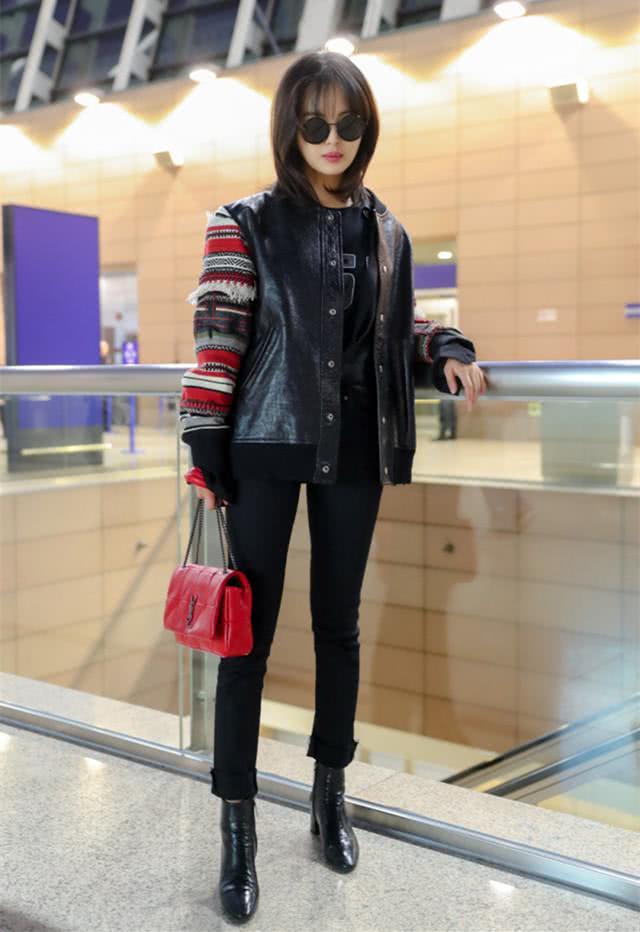 辛芷蕾和江疏影同穿4万夹克,网友:高级脸和寡