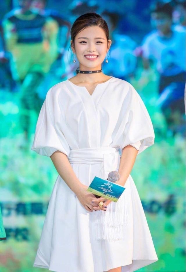 她是《武林外传》中的莫小贝，长大后美的不敢认