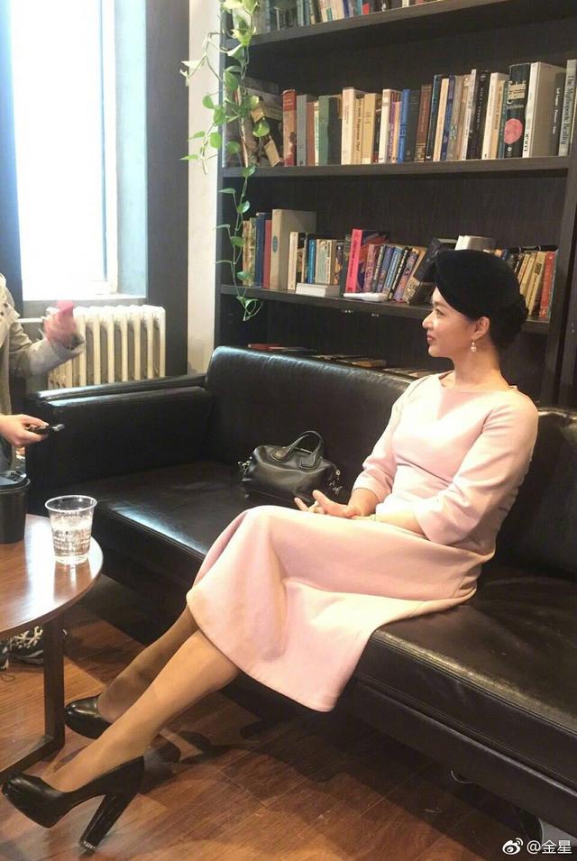 名声响彻国际，自比潘金莲让人汗颜，变性多年却没金星有女人味！