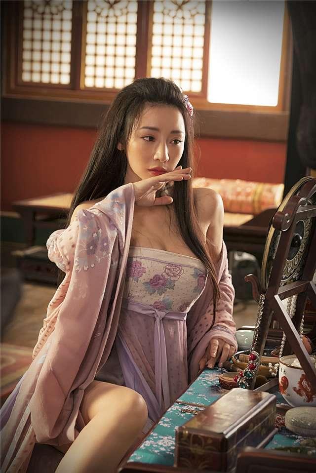 《奇门遁甲》票房破一亿,柳岩晒古装剧被批卖胸成瘾
