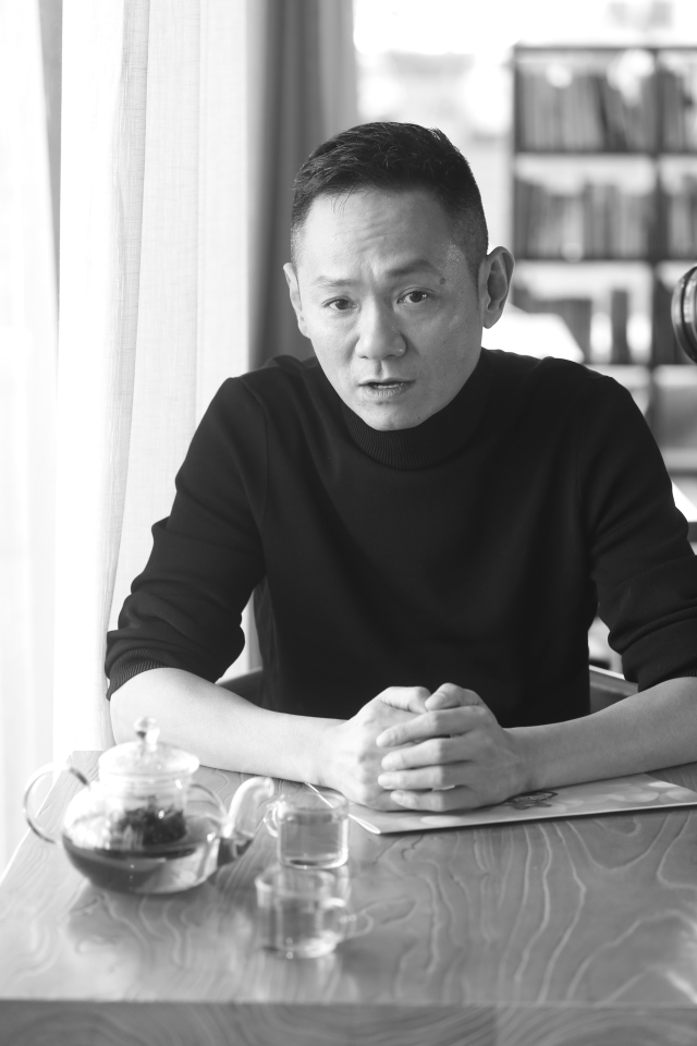果靖霖首次回应演员年龄不符问题,与张嘉译姜武一起演绎70后青春