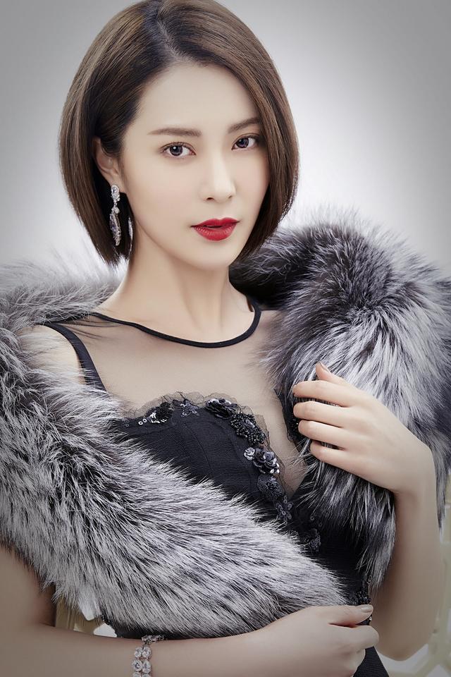 王晶两次捧她演女一,三次出演《澳门风云,颜值高人却不火