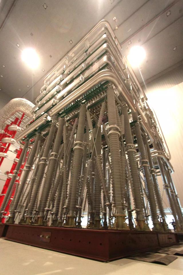 中国西电研制成功500千伏高压直流断路器