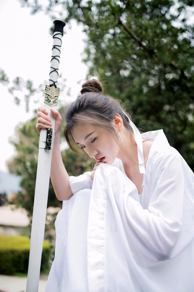 侠客情心永存多情女剑客绝情剑气质美女的武侠情怀