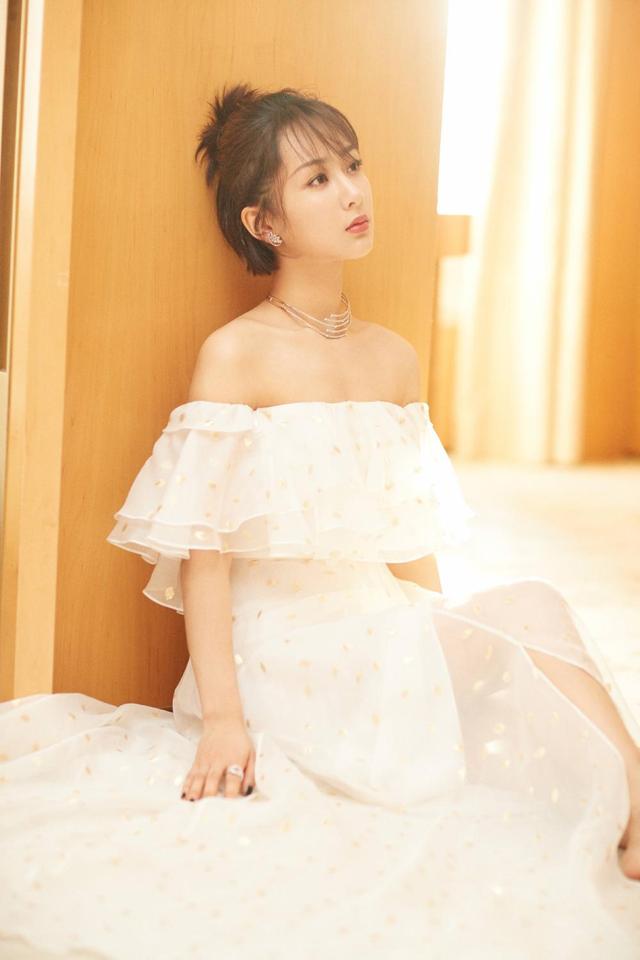 同样是去活动,鞠婧祎和蔡依林选择黑裙子,杨紫选择仙女裙!