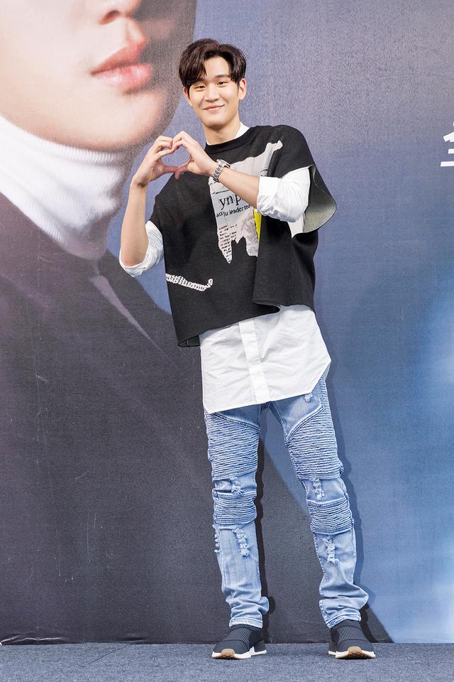 签唱会唱成迷你演唱会 周兴哲加码共唱7首歌 答谢小兴星