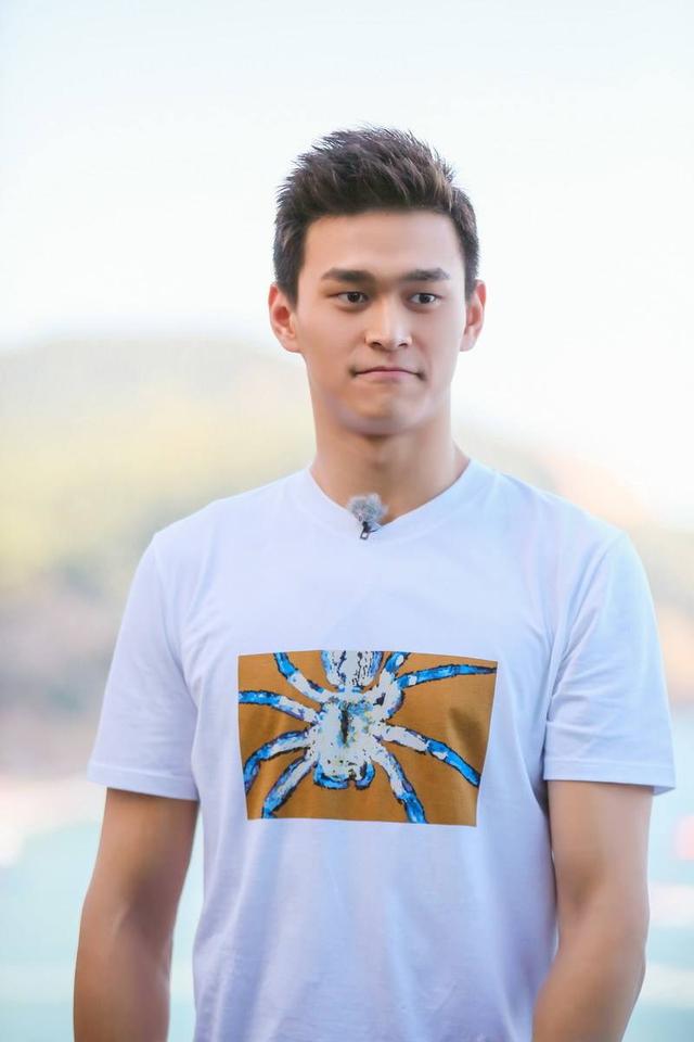 90后人气男明星微博粉丝排行榜近日揭晓,鹿晗