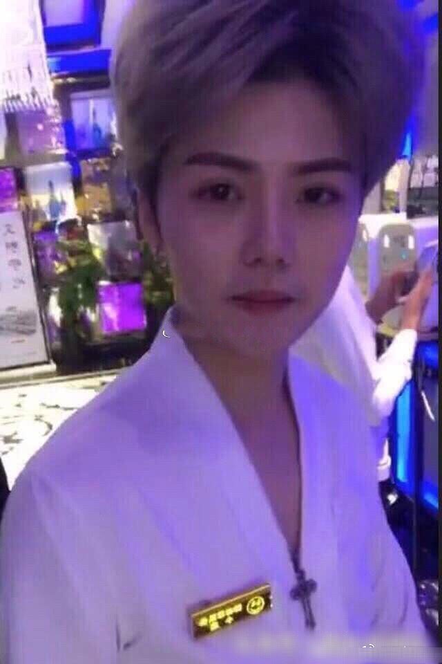 KTV服务生撞脸鹿晗,非常值得看的一篇文章