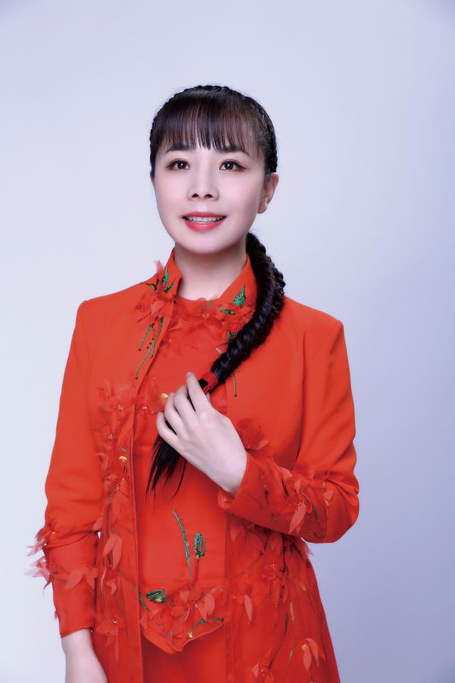王二妮为你唱响《新年到》,迎接福到年!